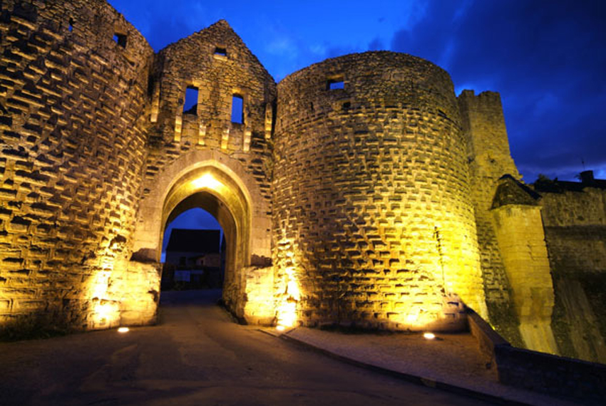 Domme portes